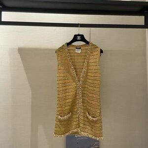 🚩steal authentic CHANEL Gold and Tan Textured Cardigan
